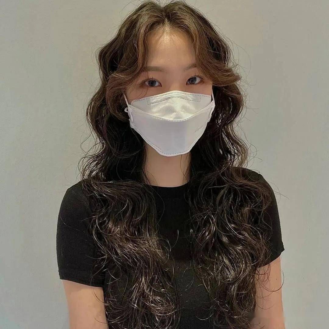 今冬流行"繁华烫"发型,洋气复古还时尚,美到停不下来_脸型_卷发_造型