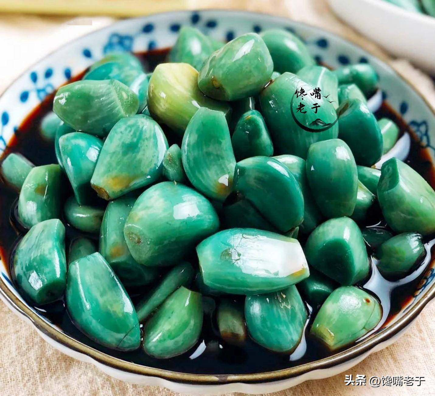 腌腊八蒜:光加醋就错了,多加"2味"3天就全绿,蒜脆香还不烧心_大蒜