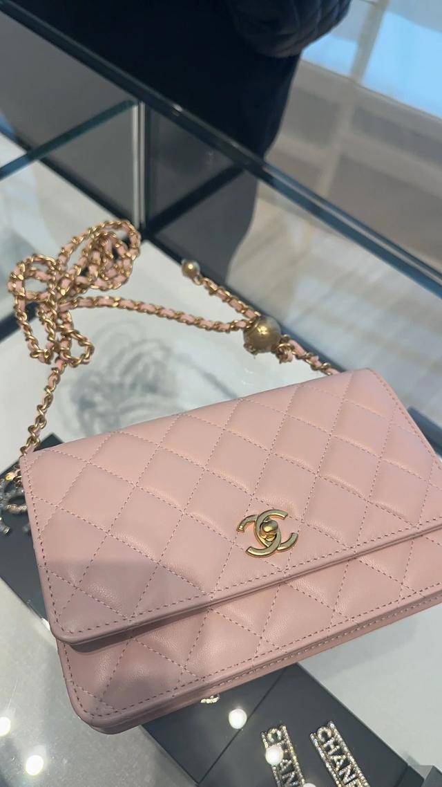 香奈儿_黑色_woc_粉色