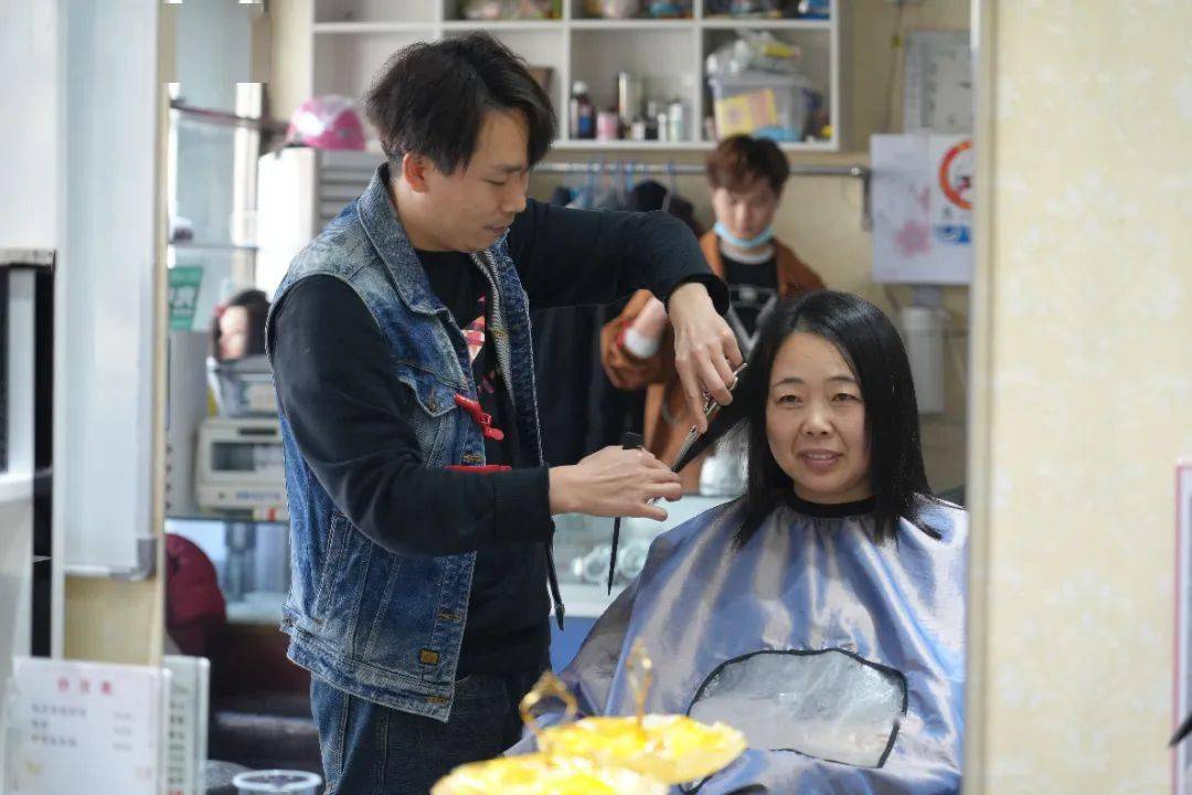 老师之手的到处都是快剪店等新式理发店高端美容美发店老式理发店
