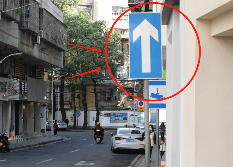 肇庆人看到这标志,别走错!_曹宇_车辆_二马路