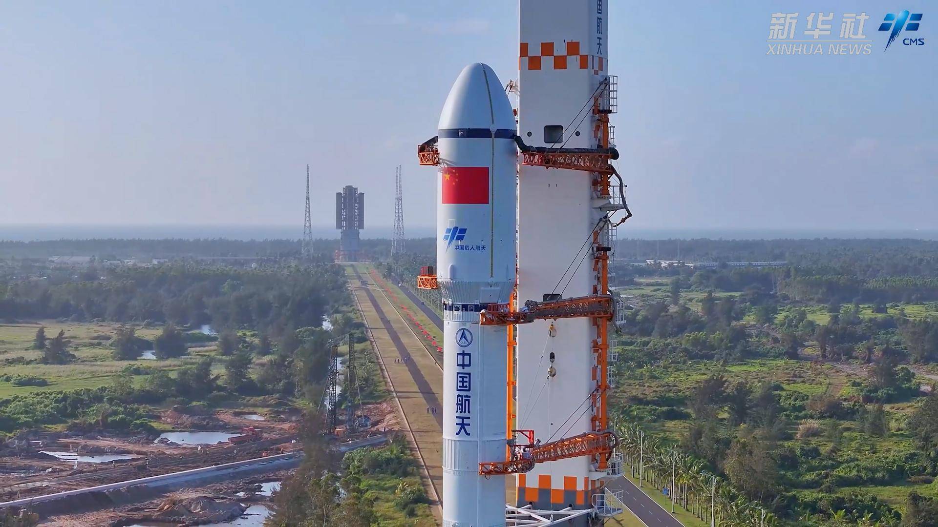 天舟七号船箭组合体转运至发射区_载人航天_货运_杨志刚