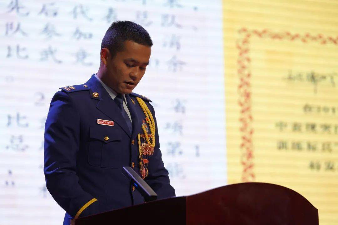 文山支队开展"逐梦火焰蓝 奋进新征程"新训慰问活动