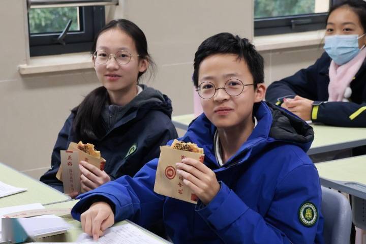 学校大厅现烤烧饼_缙云_非遗_出处