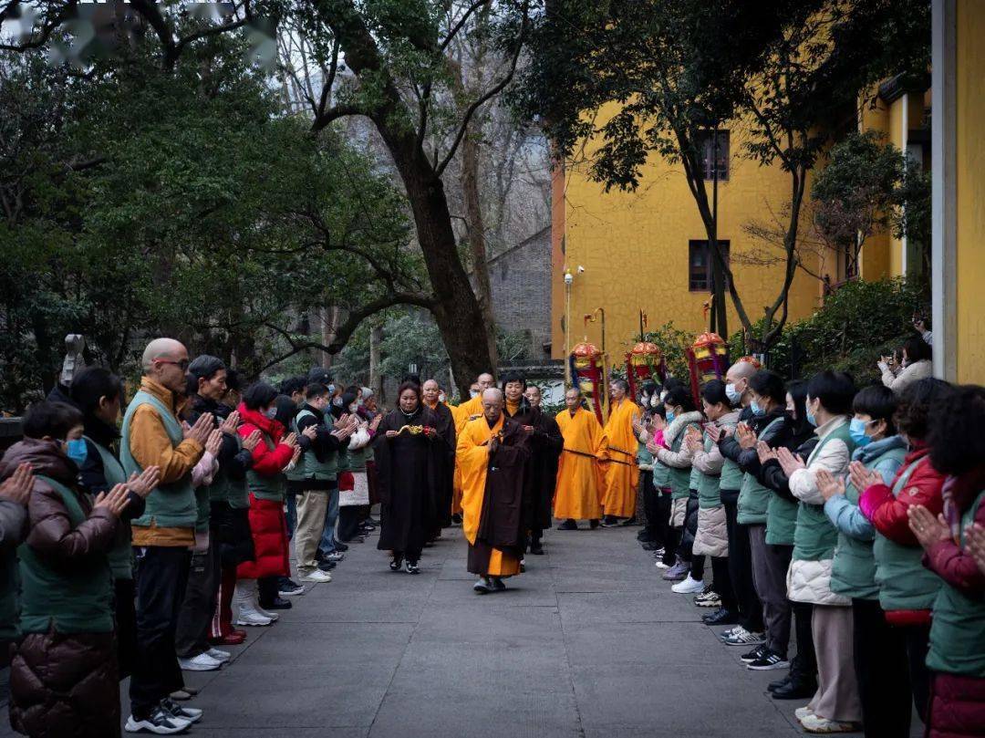 杭州灵隐寺和尚图片