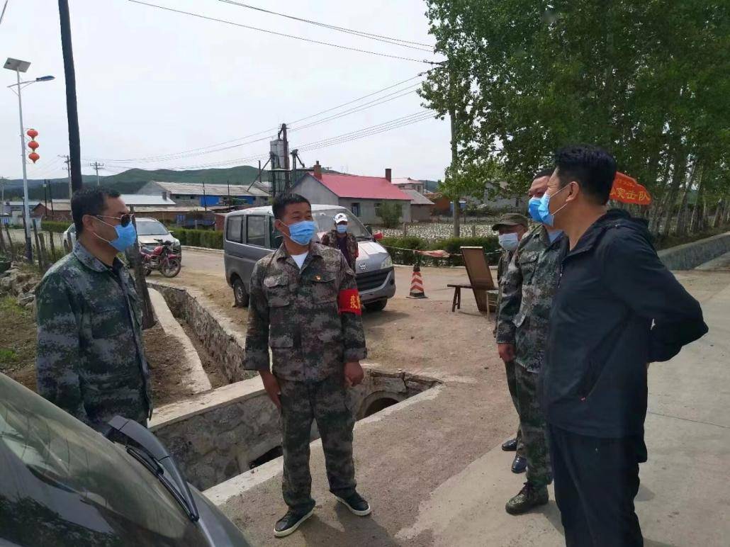 三年疫情,譚偉帶領的東興村退役軍人服務隊就像根釘子一樣,堅守在