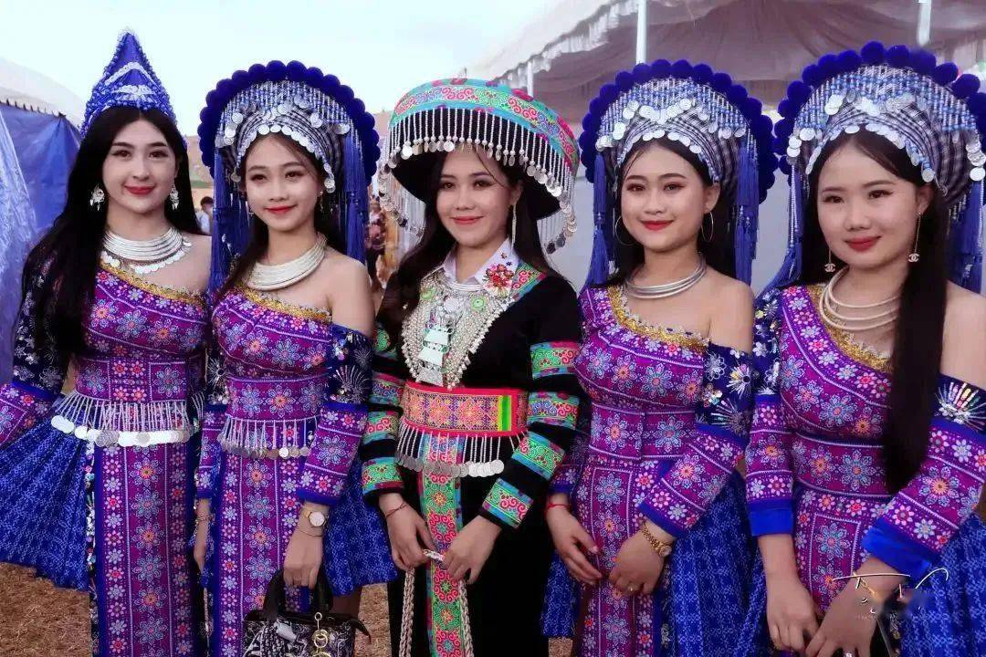 老挝苗族过新年,摄影师镜头下的苗族女孩太哇塞了!