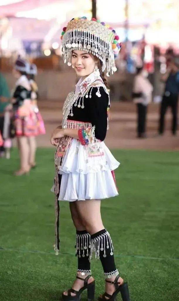 老挝苗族过新年,摄影师镜头下的苗族女孩太哇塞了!