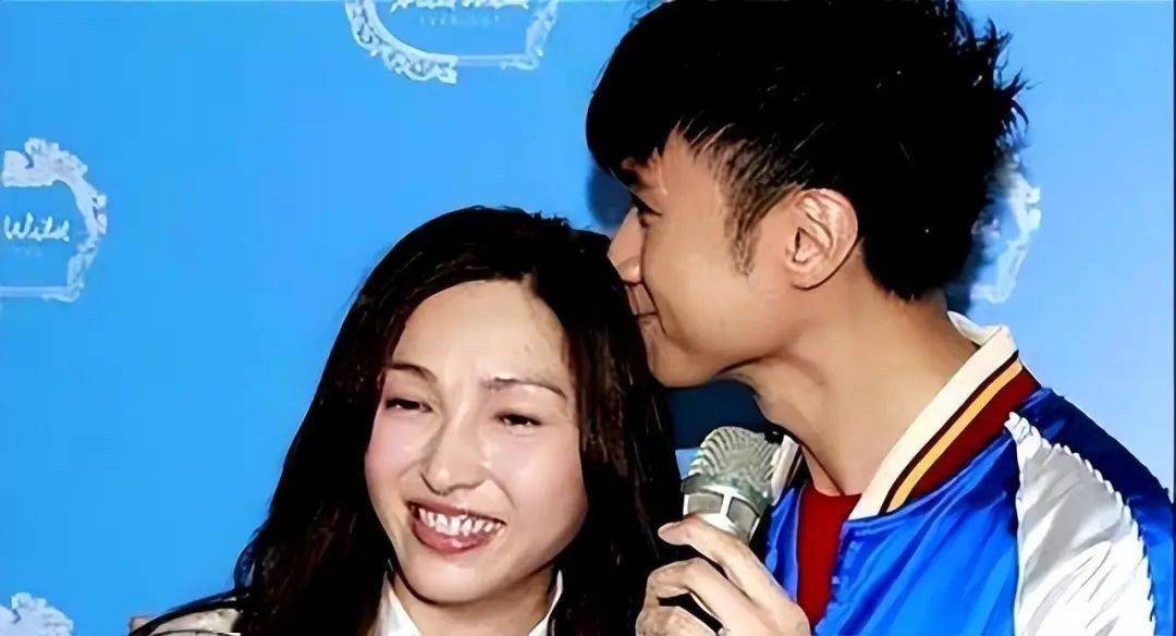 古巨基:她以经纪人身份陪我22年,52岁为我高龄产一子,能不爱吗_陈韵晴