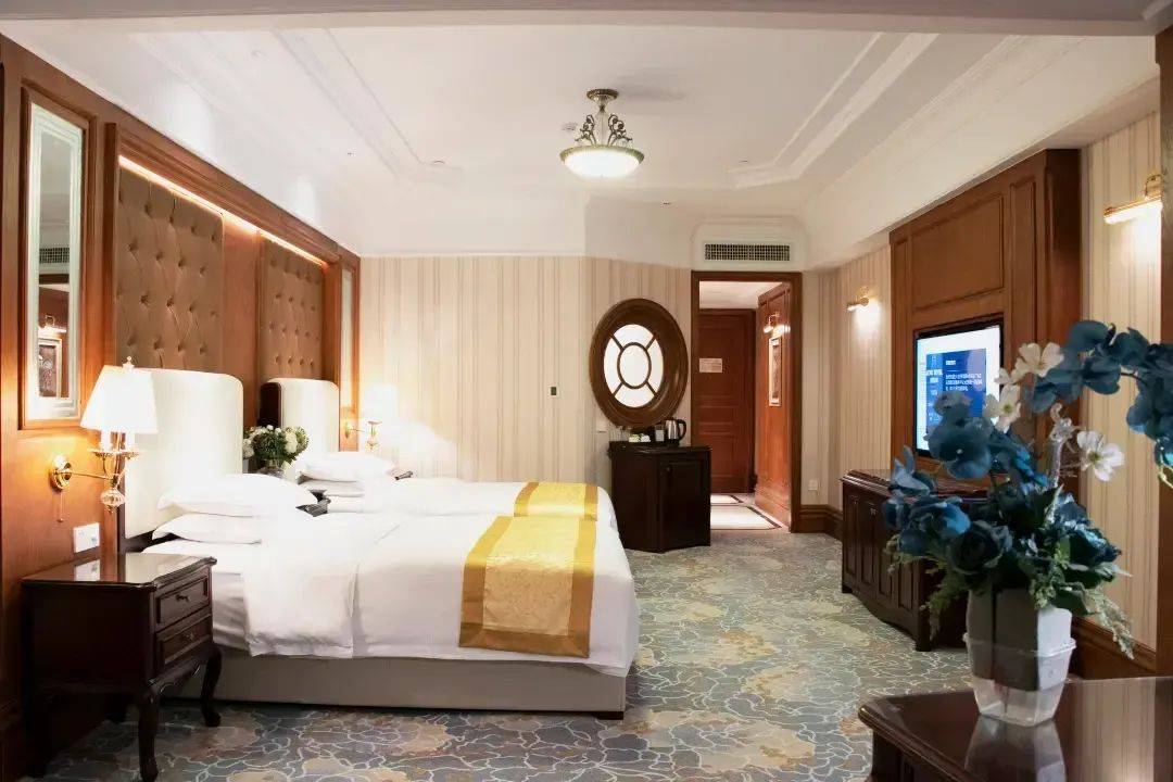 美食~*如遇满房,将替换同等级酒店豪住1晚大河堡温泉酒店酒店依山傍水