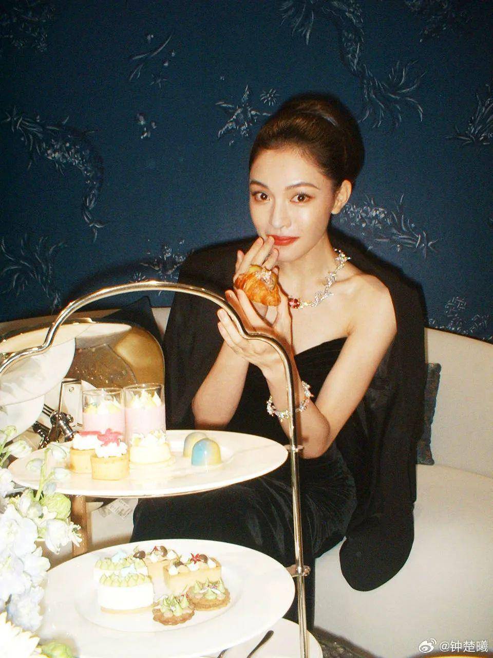 看看周雨彤,郑秀妍_亮片_造型_细节