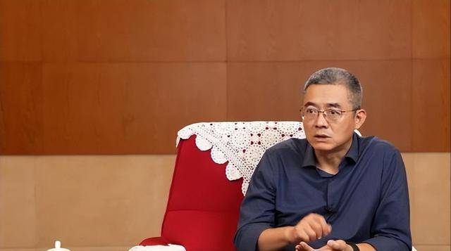 《底线》导演刘国彤评价靳东,不提演技,但只提演技,你细品!