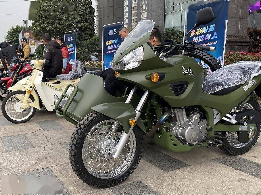 jh600挎子:随着早年间嘉陵品牌的战略转型,jh600系列车型暂停了民用