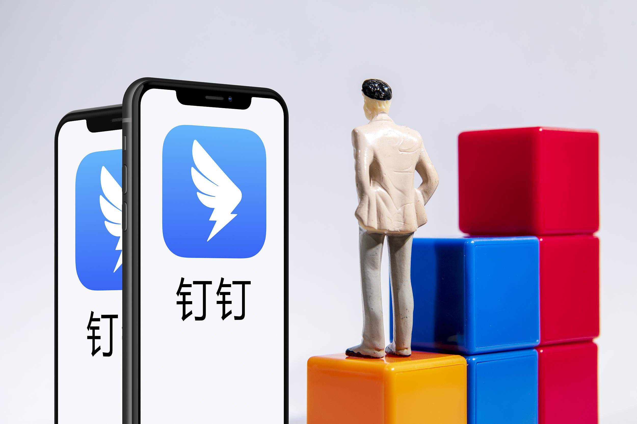 钉钉飞书的ai大战,一场繁花还是一地鸡毛?_办公_模型_移动