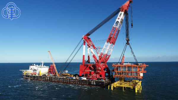 国内最大海洋油气工程起重船落户天津_船舶_重量_手续