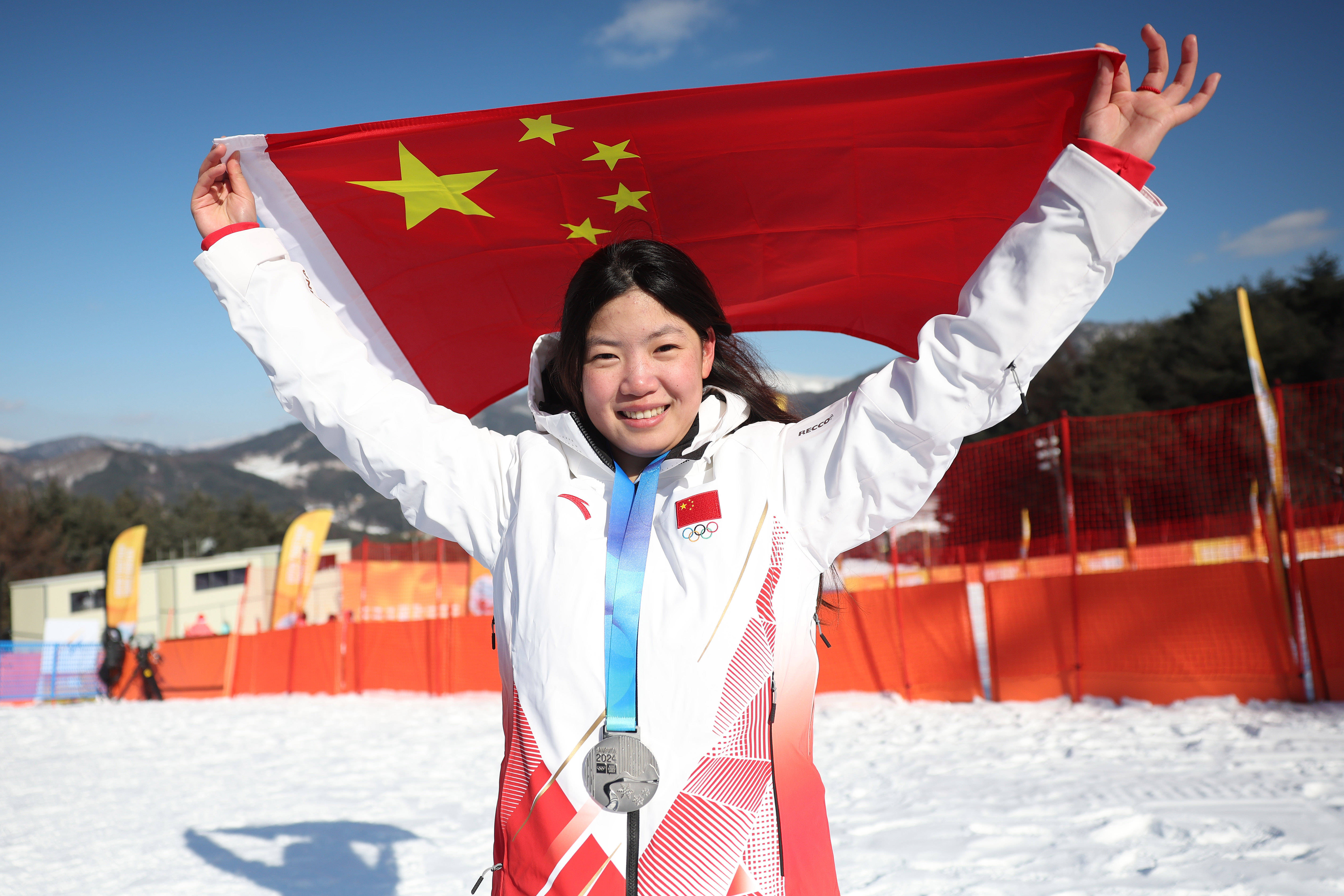 当日,在韩国横城进行的2024年江原道冬青奥会自由式滑雪女子坡面障碍