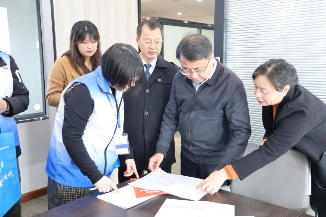 1月2日,三明市委常委,常务副市长杨国昕到普查现场检查经济普查入户