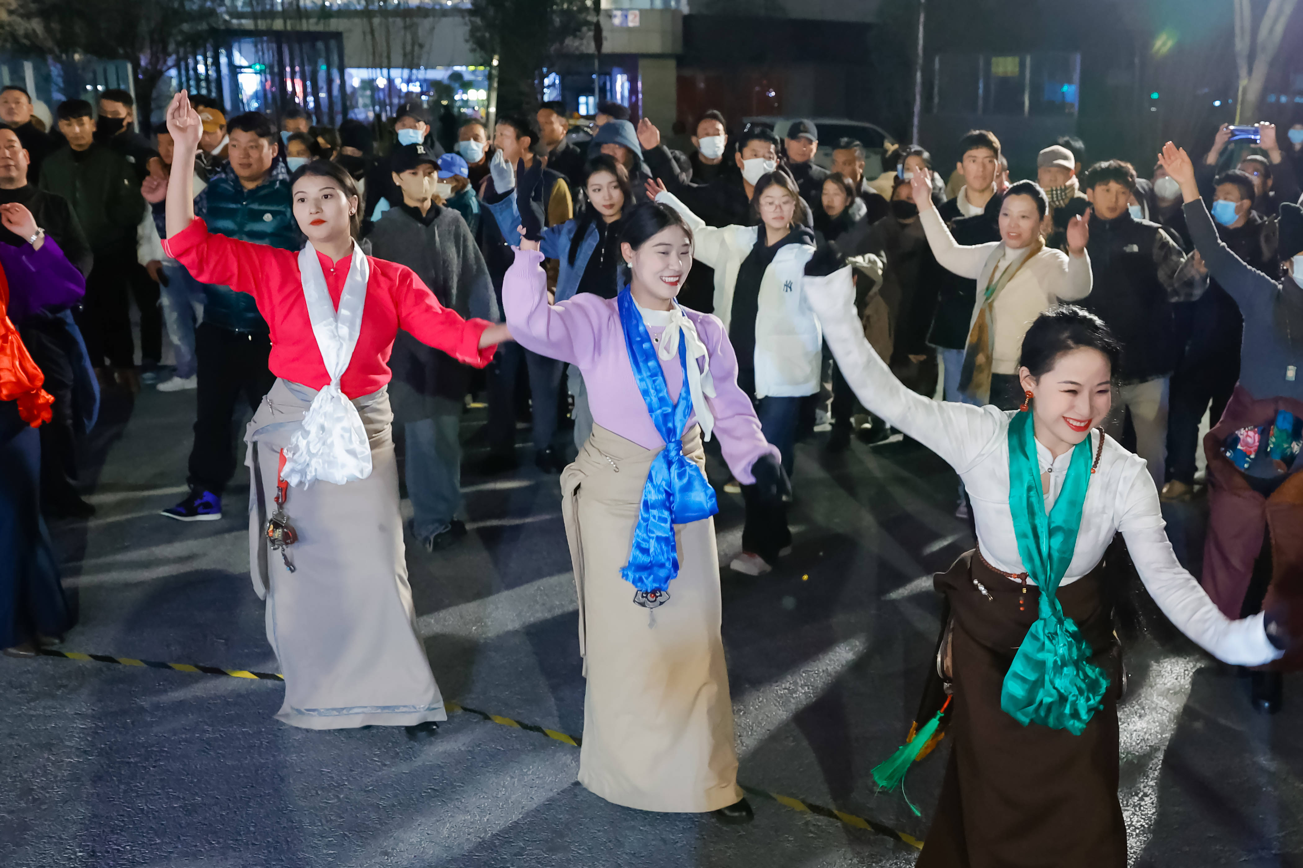 中國故事|鍋莊,在成都街頭起舞_向秋翁_查姆_城市