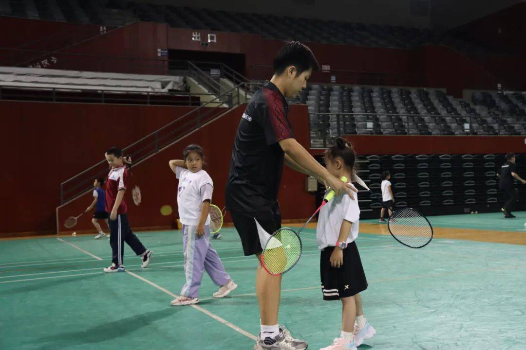 羽毛球寒假启蒙班 | 展羽球精彩 扬青春风范_教学_训练营_比赛