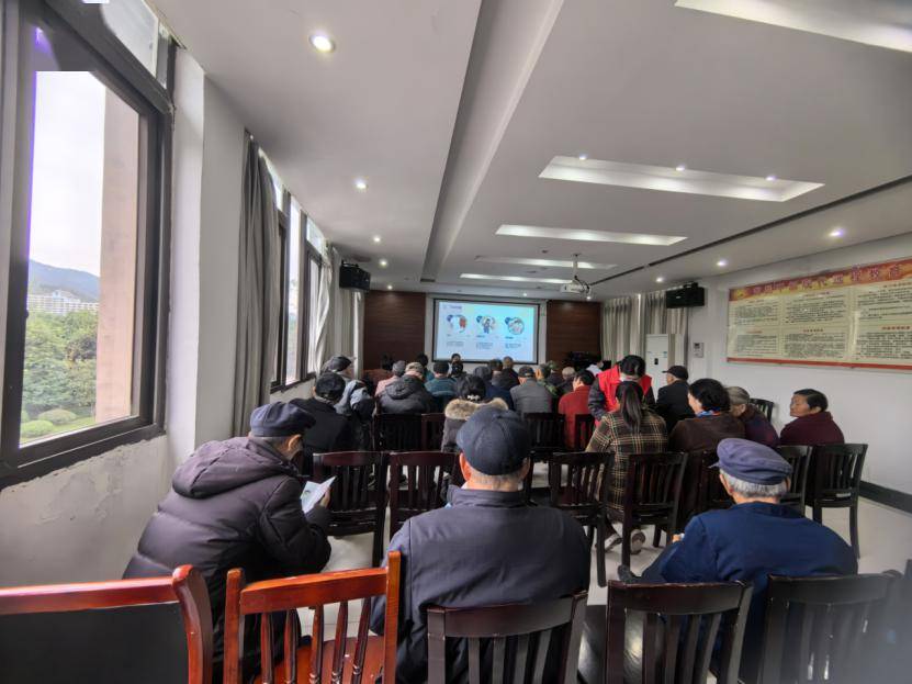 璧山区青杠街道社区卫生服务中心开展"预防流感性感冒"宣传活动_居民