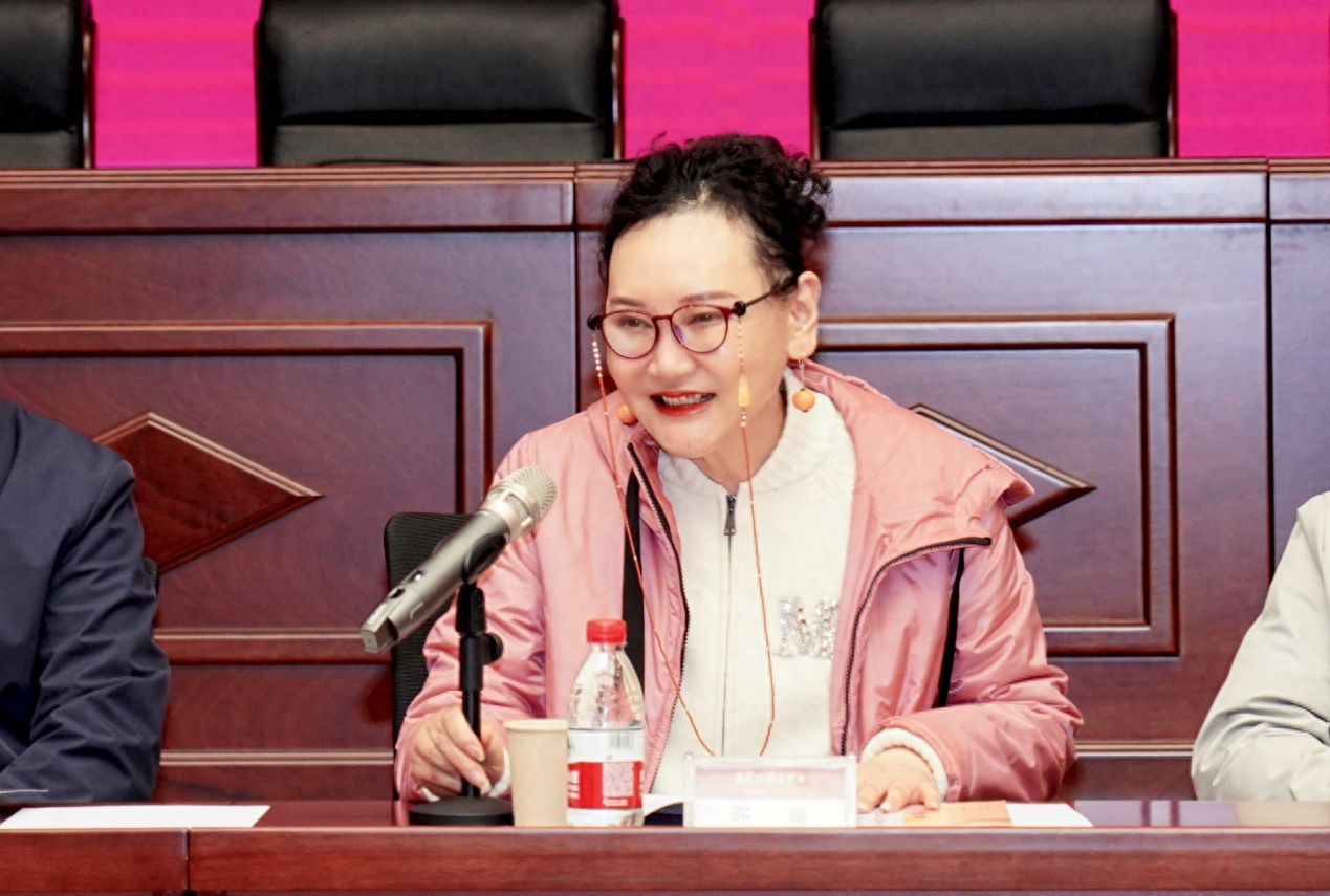 邵丽在启动仪式上说,当今河南文坛风清气正,老作家风头正劲,笔耕不辍