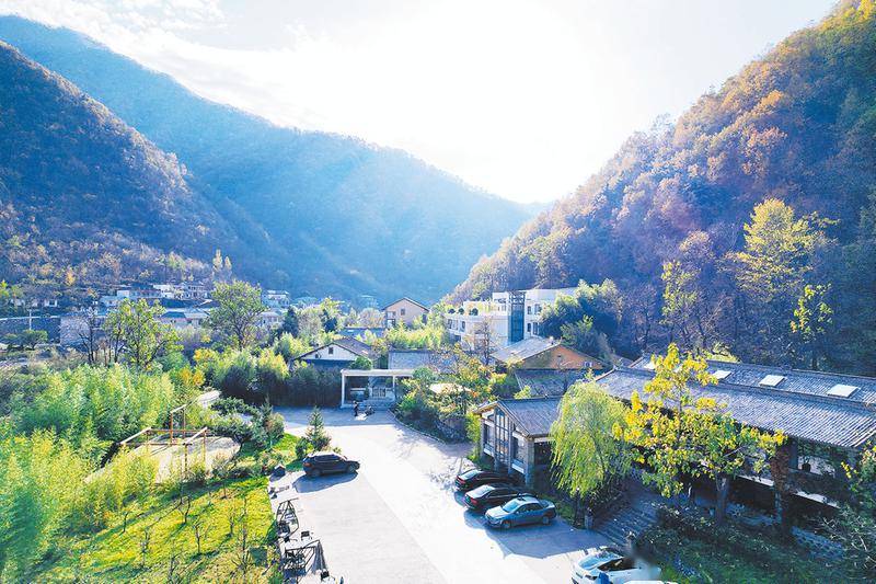 人民日报 | 商洛市柞水县朱家湾村——青瓦土墙 溪水潺潺(走进传统