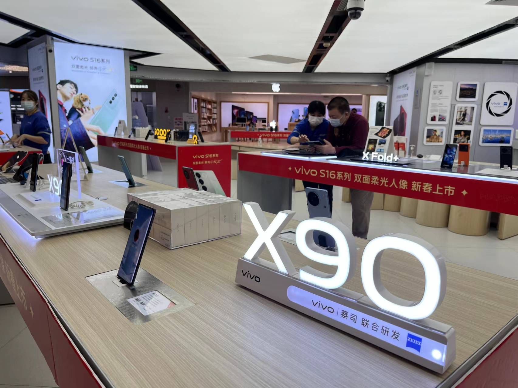 国产品牌崛起!2023年中国智能手机市场激流勇进 | 热财经