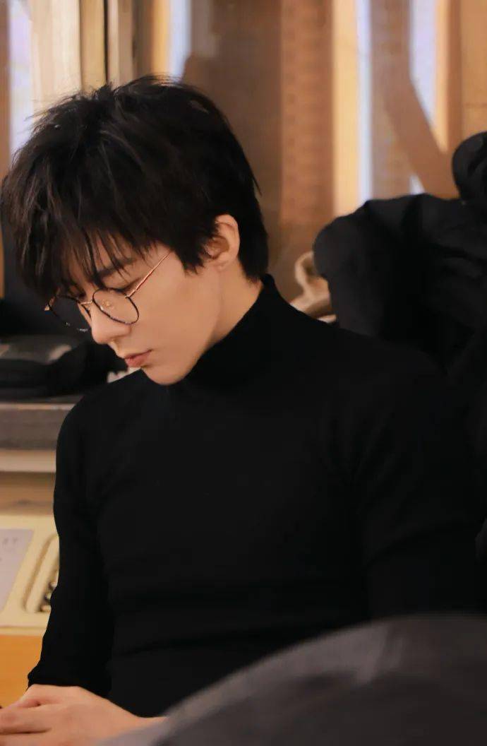 性感女演员卖身还债?刘宇宁降级了?彭冠英捡漏?刘宇跨界拍戏?