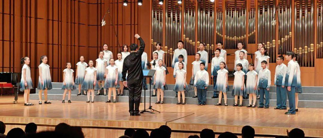 临近春节,浙江音乐学院之江青少年合唱团举办的new voice新年音乐会