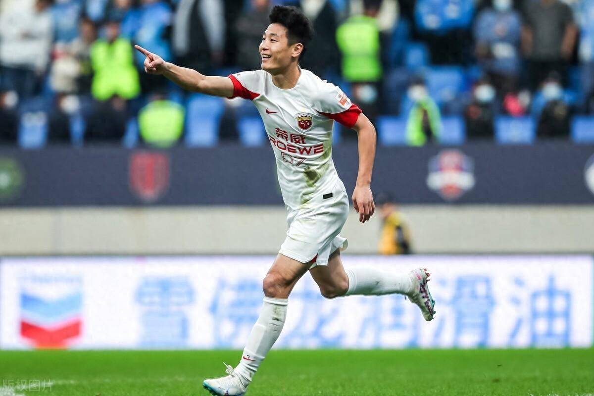 武磊在联赛进球如麻,为何在国家队却一球难进?_上海_海港_机会球