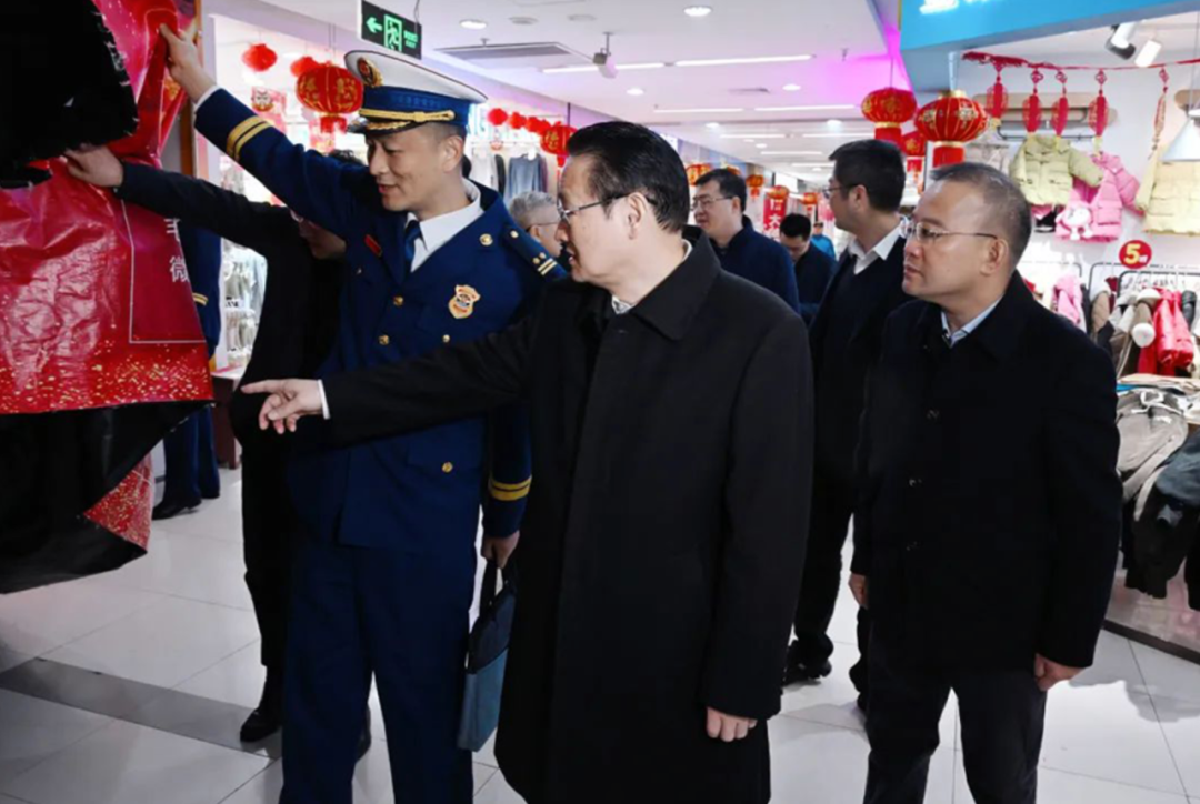 《浙江日报》报道,1月27日,浙江省委书记易炼红以不发通知,不打招呼