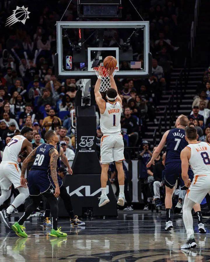 布克三节22中17狂砍42分,又输了.但他不是刷子!_杜兰特_后仰跳投_太阳