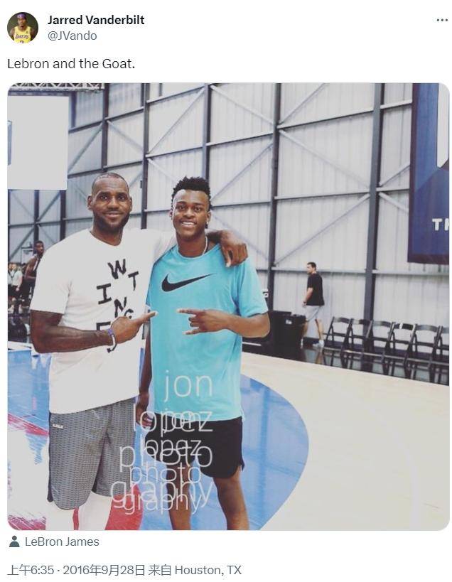 湖人球员16年晒詹姆斯和自己合影:勒布朗和goat!