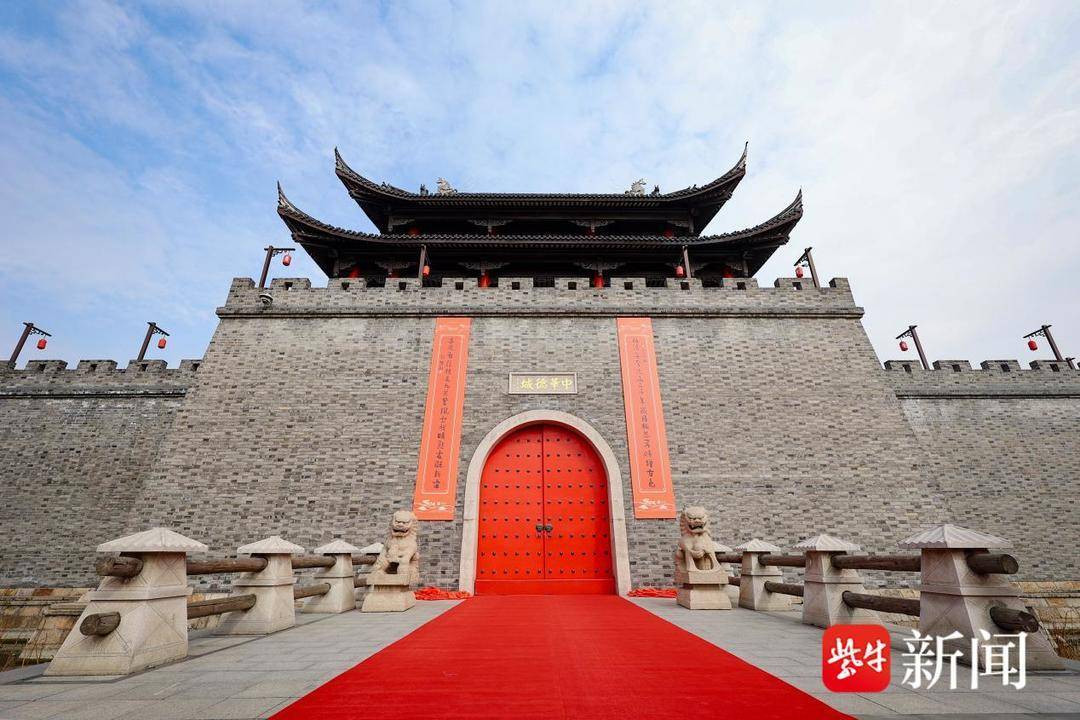 城门挂春联 梅村开门红_梅里_活动_泰伯