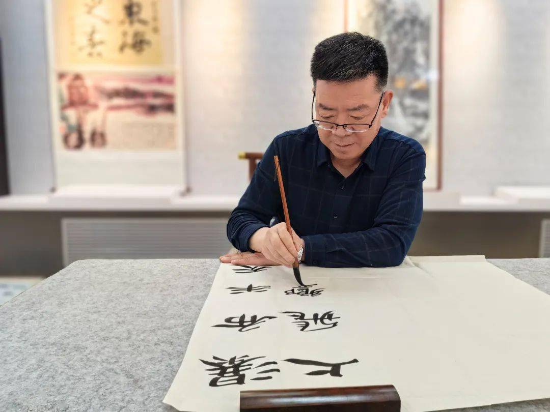 龙腾盛世年"迎新春笔友会活动在市文化馆举办_固原市_笔会_书法