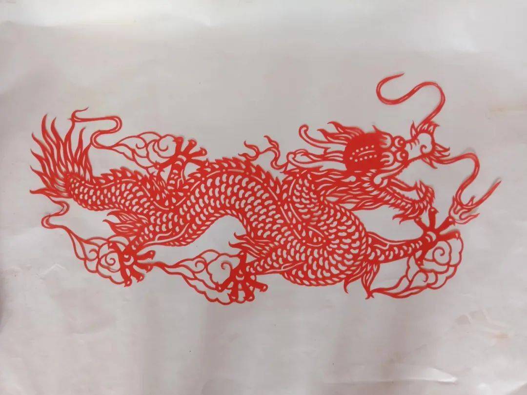 《中华龙》三,杨存兰剪纸作品《中国龙》四,姜言魁剪纸作品《龙凤呈祥