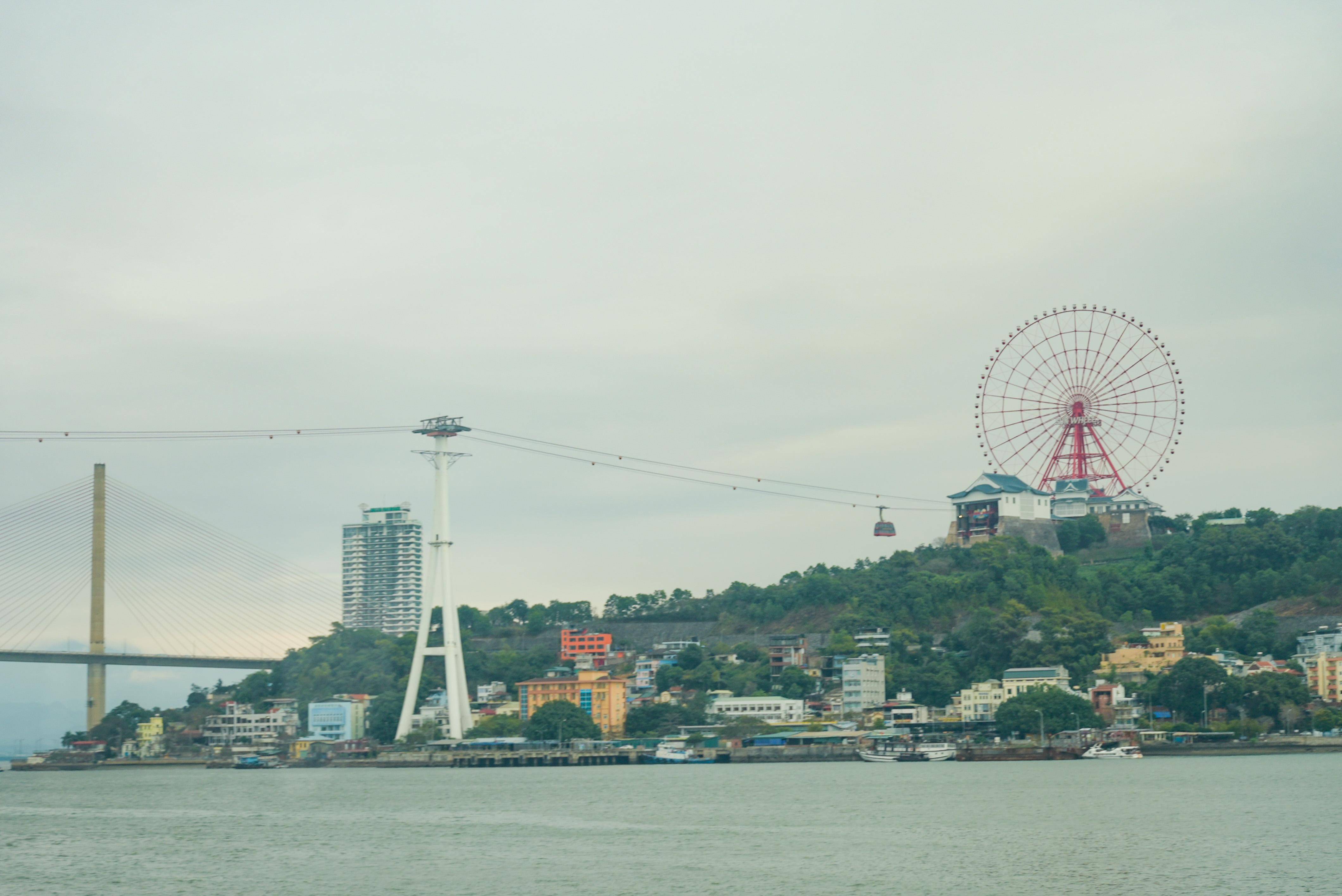 越南这片海域被誉为"海上桂林",景色如画,还是世界遗产_下龙湾_世界