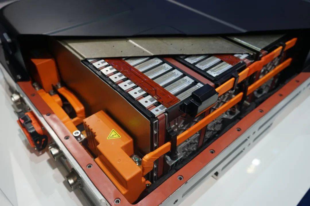 不止一家整车企业和公交公司负责人向记者表示,电动公交车动力电池