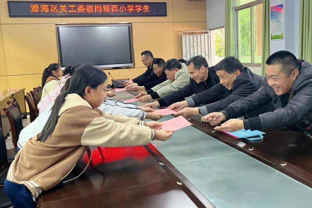 送温暖 | 区关工委,老干局联合开展冬季送温暖关爱青少年活动