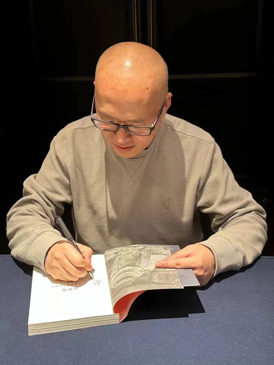 签名本丨郑岩《铁袈裟》_研究_艺术_考古