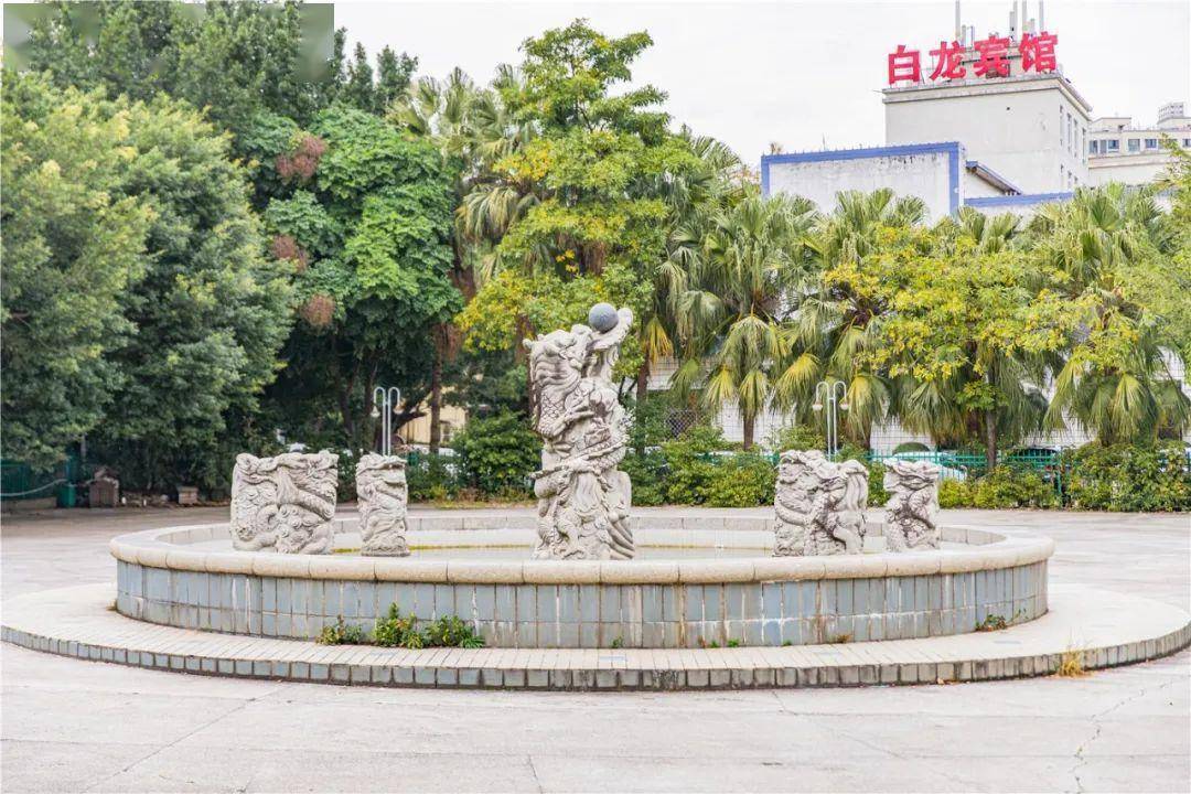 白龙路上的铜盘中学为福州人所熟知,一代又一代的莘莘学子从这里走出