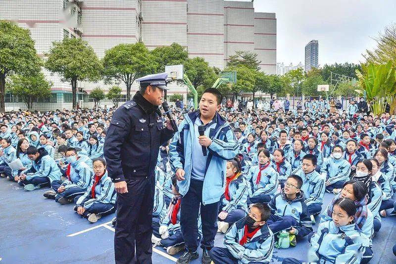 南宁市三美学校举办2023—2024学年度秋季学期"沉浸式"交通安全宣传