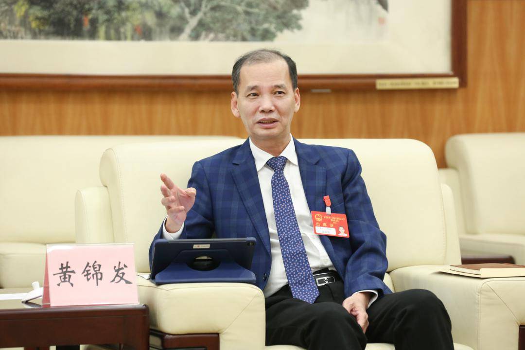 市人大代表,茶山镇党委书记黄锦发表示,报告对今年工