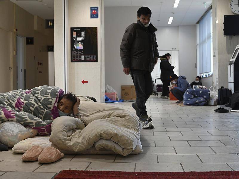 震后一个月 日本灾民生活困顿重建无期_地震_石川县_音译
