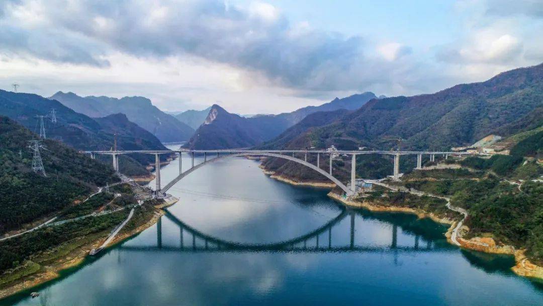 "世界第一拱"天峨龙滩特大桥建成通车_拱桥_建设_项目