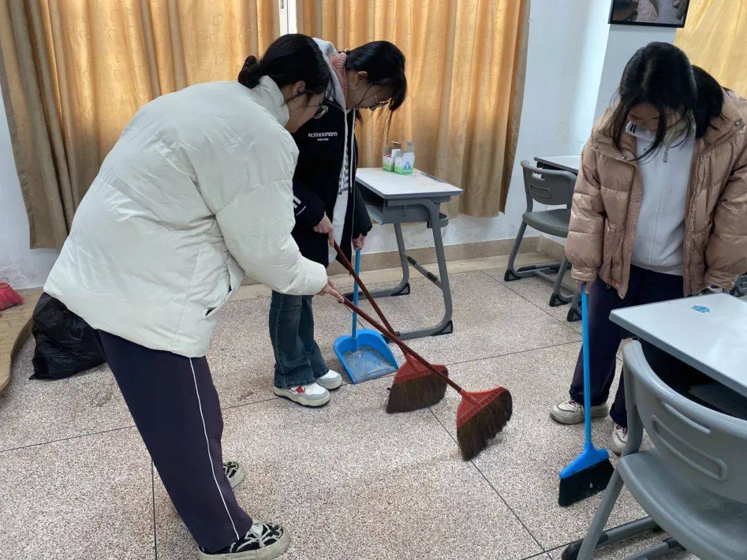 学校大扫除照片高中图片