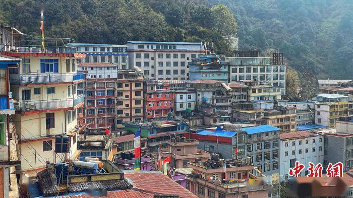 西藏戍边民警守护震后小镇 期待重归往日光景_工作_口岸_樟木镇