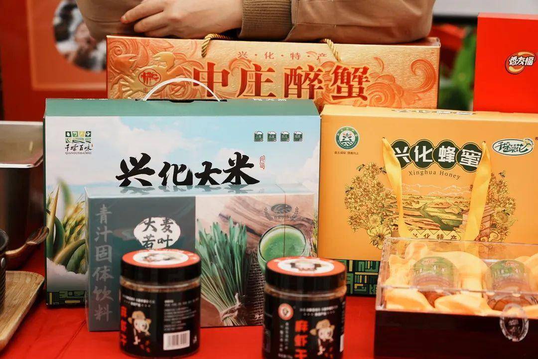 泰州早茶烫干丝,靖江蟹黄汤包,兴化安丰烫干丝,姜堰溱湖鱼圆虾球,高港