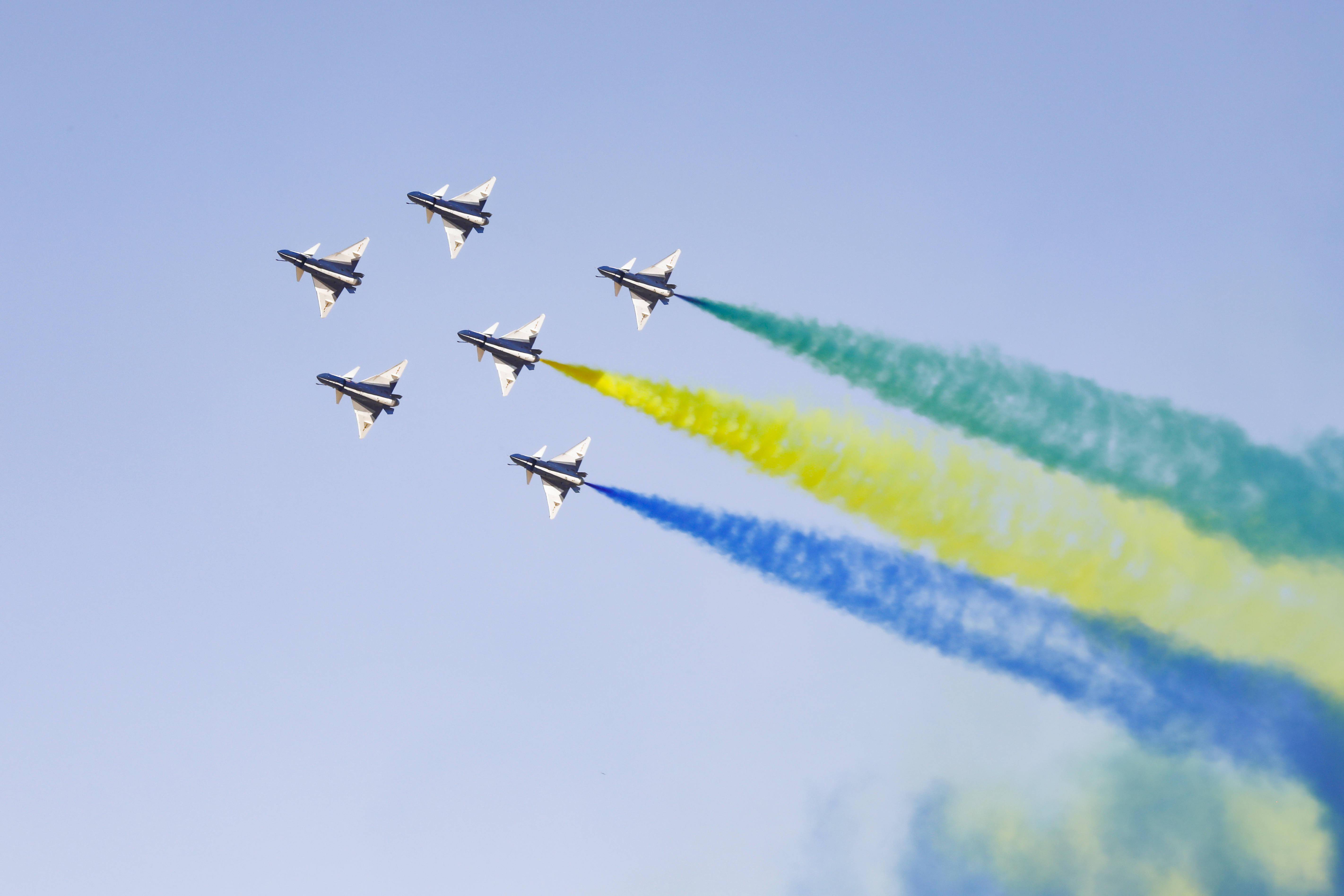 中国"蓝天仪仗队"沙特利雅得首飞_飞行_表演机_空军