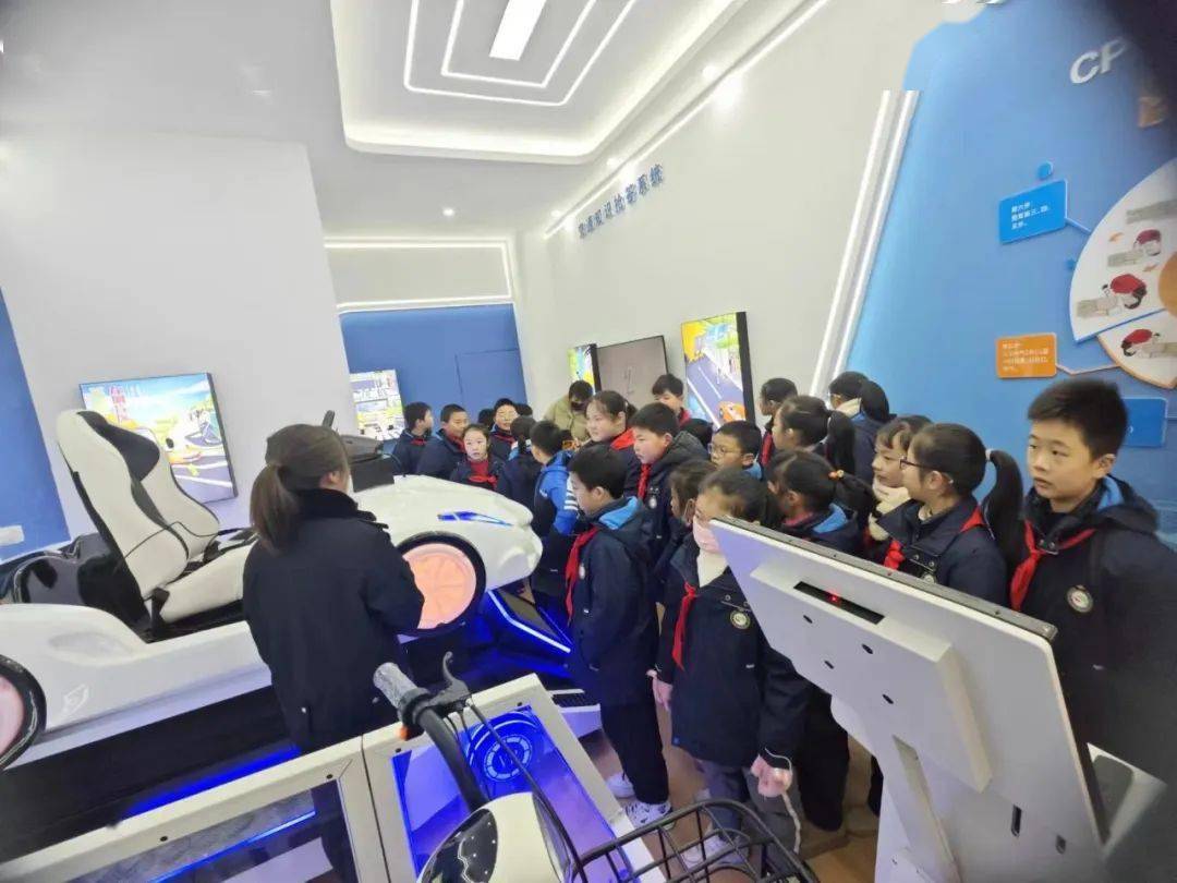 【预备益61安全龙】实验小学403常青中队开展交通安全实践活动_工作